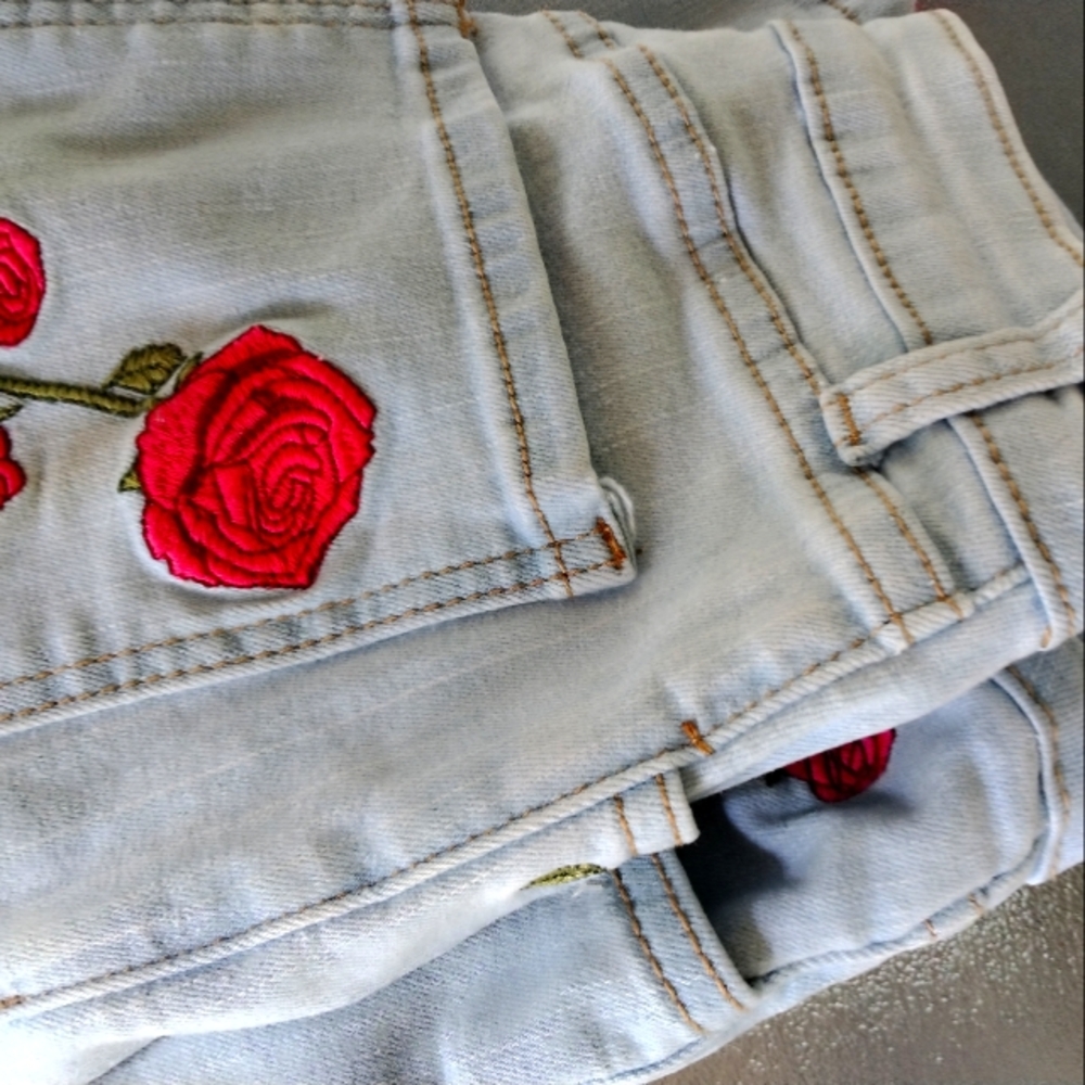 Embroidered Rose Light Blue Jeans
